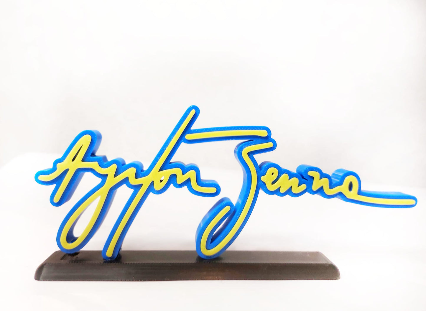 Firma Ayrton Senna con base – Edición Especial